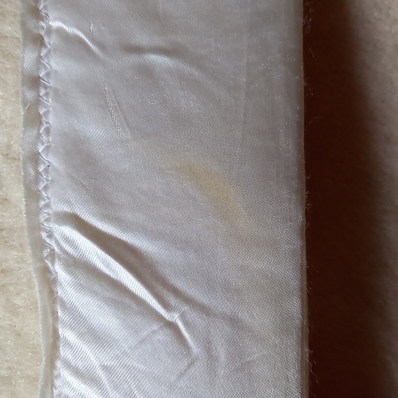 Ayers pure virgin moth proof wool blanket from Lachute QC - Picture 3 of 6